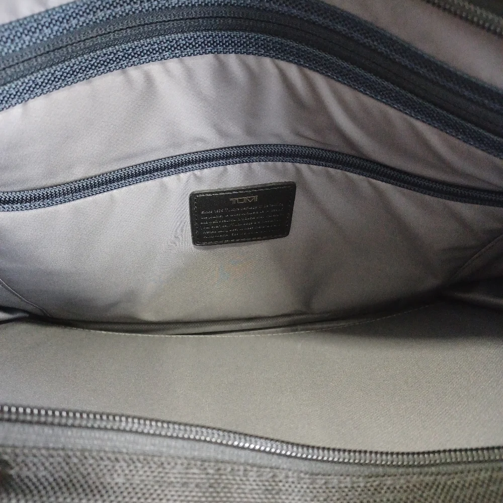 TUMI Alpha ll compact Large screen laptop Briefcase black